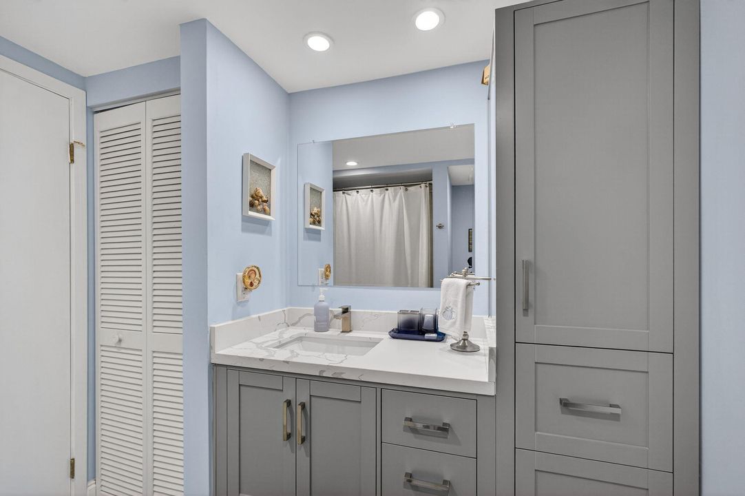 For Sale: $419,900 (2 beds, 2 baths, 1366 Square Feet)