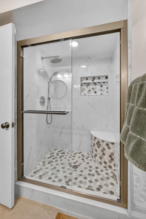 For Sale: $419,900 (2 beds, 2 baths, 1366 Square Feet)