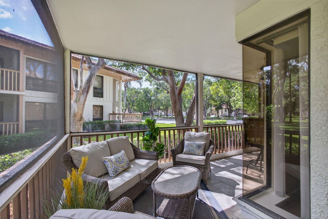 For Sale: $419,900 (2 beds, 2 baths, 1366 Square Feet)