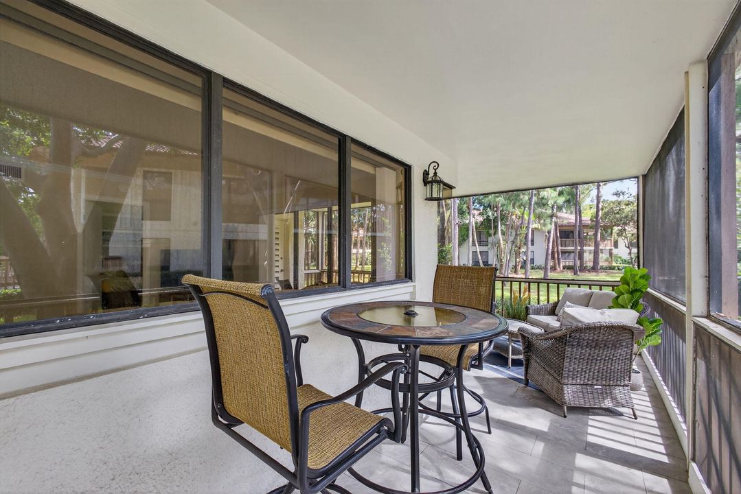 For Sale: $419,900 (2 beds, 2 baths, 1366 Square Feet)