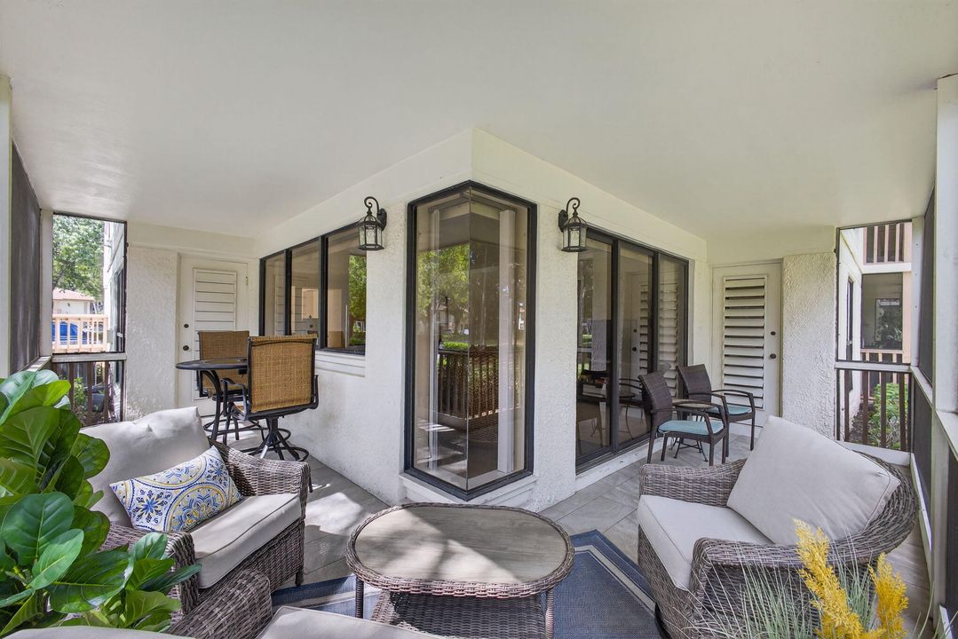 For Sale: $419,900 (2 beds, 2 baths, 1366 Square Feet)