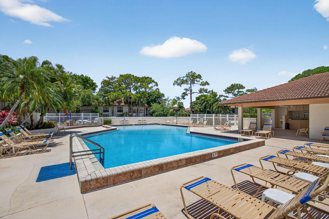 For Sale: $419,900 (2 beds, 2 baths, 1366 Square Feet)