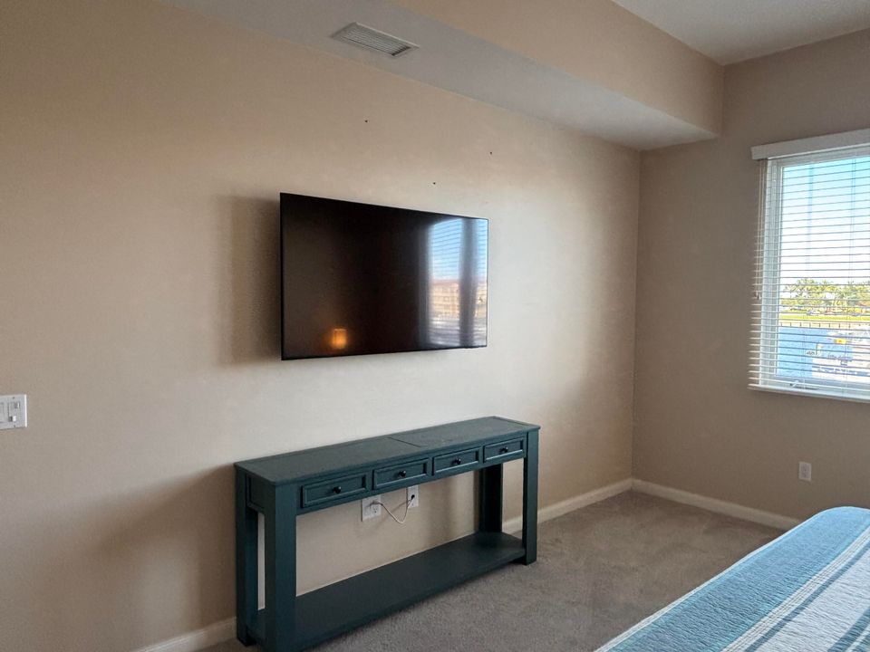 For Rent: $5,000 (2 beds, 2 baths, 1989 Square Feet)