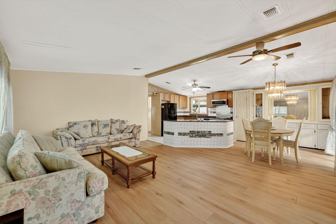 For Sale: $150,000 (2 beds, 2 baths, 1144 Square Feet)