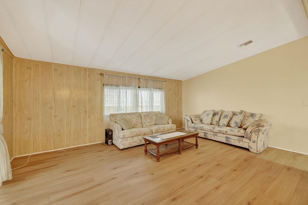 For Sale: $150,000 (2 beds, 2 baths, 1144 Square Feet)