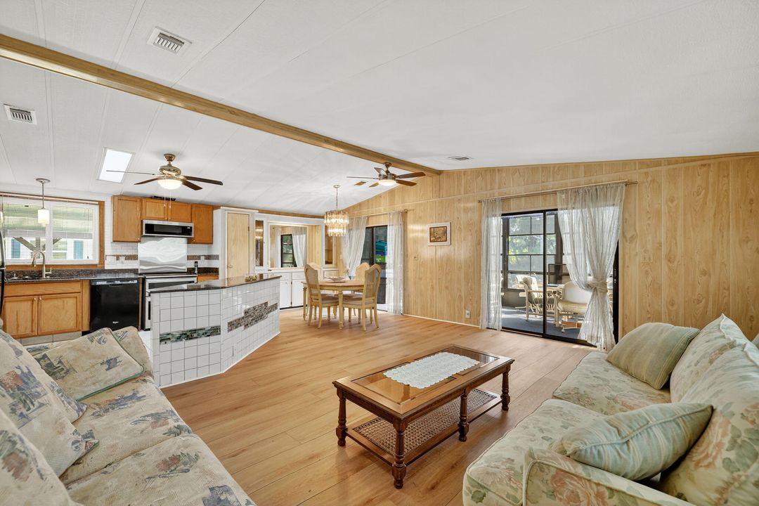 For Sale: $150,000 (2 beds, 2 baths, 1144 Square Feet)