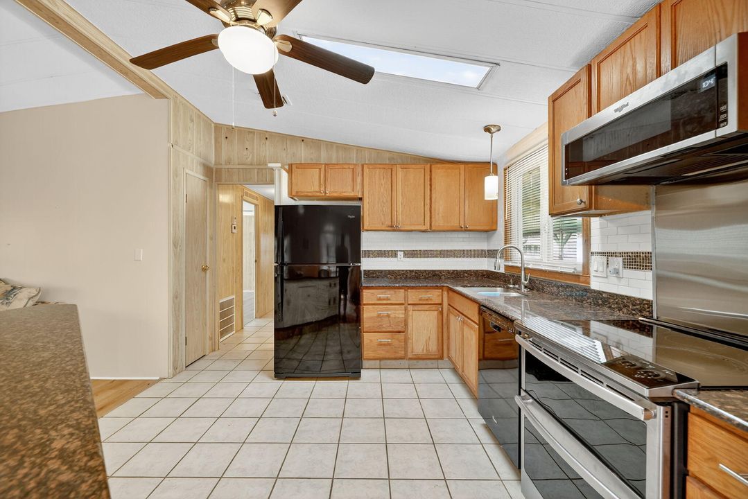 For Sale: $150,000 (2 beds, 2 baths, 1144 Square Feet)