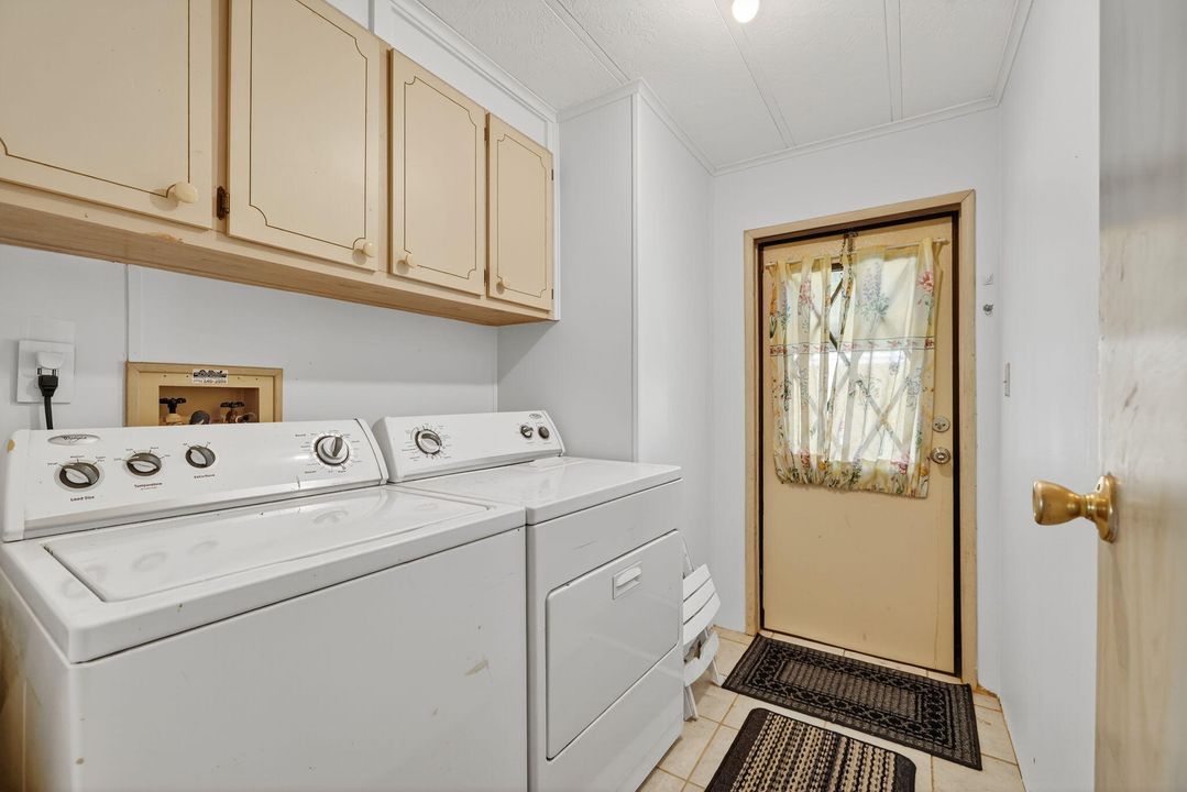 For Sale: $150,000 (2 beds, 2 baths, 1144 Square Feet)