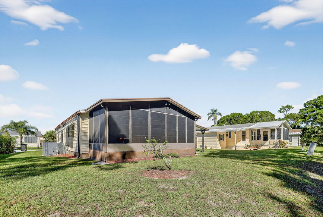 For Sale: $150,000 (2 beds, 2 baths, 1144 Square Feet)