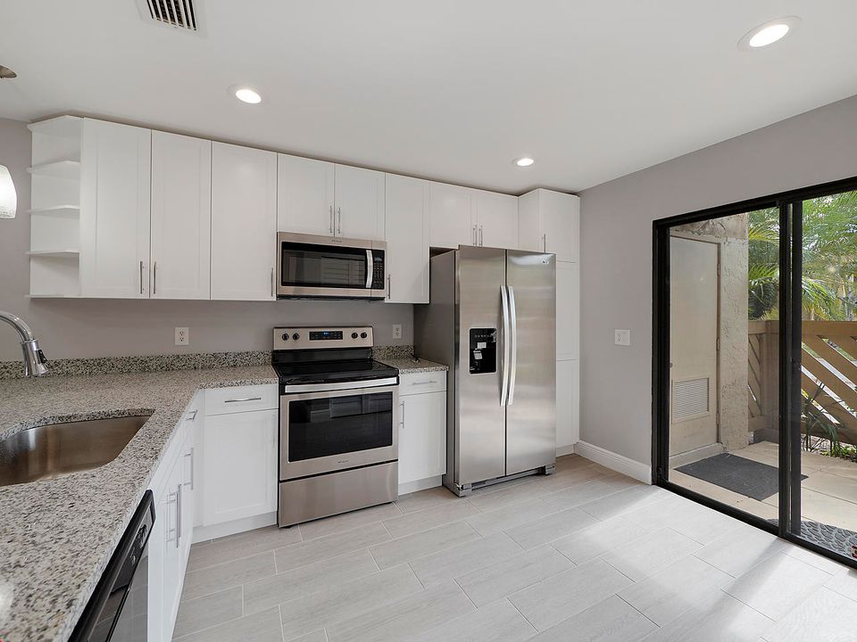 Active With Contract: $2,500 (3 beds, 2 baths, 1300 Square Feet)