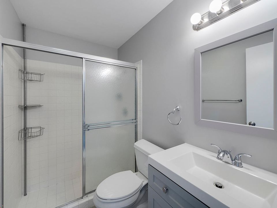 Active With Contract: $2,500 (3 beds, 2 baths, 1300 Square Feet)