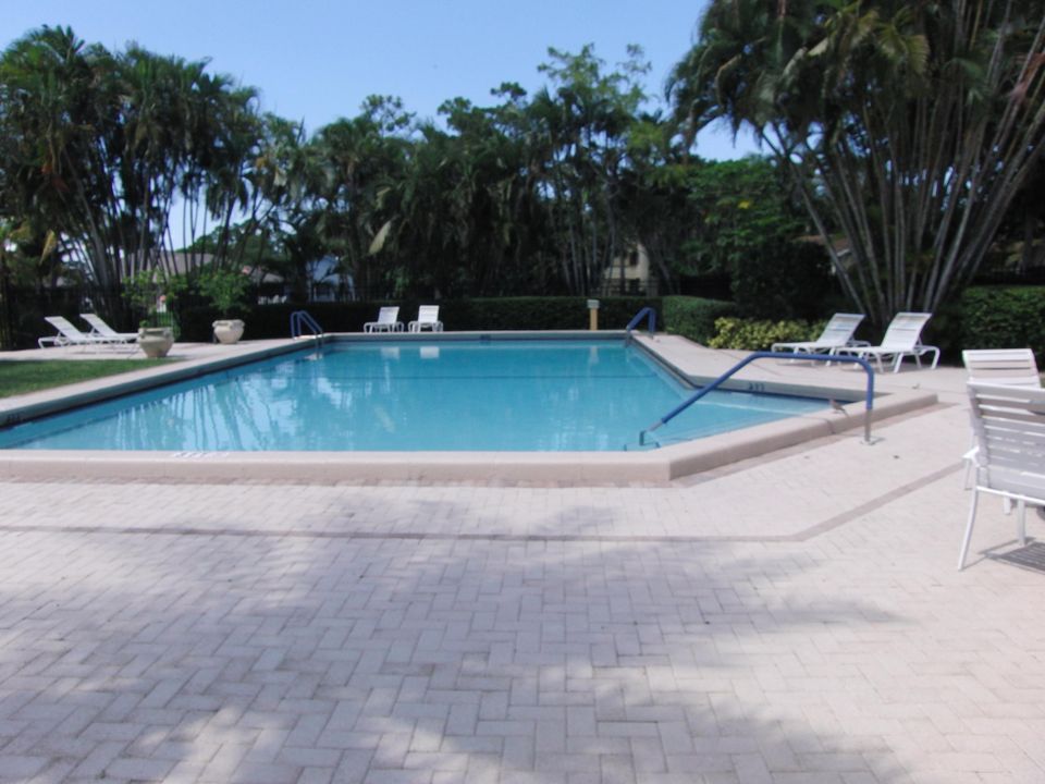 Active With Contract: $2,500 (3 beds, 2 baths, 1300 Square Feet)