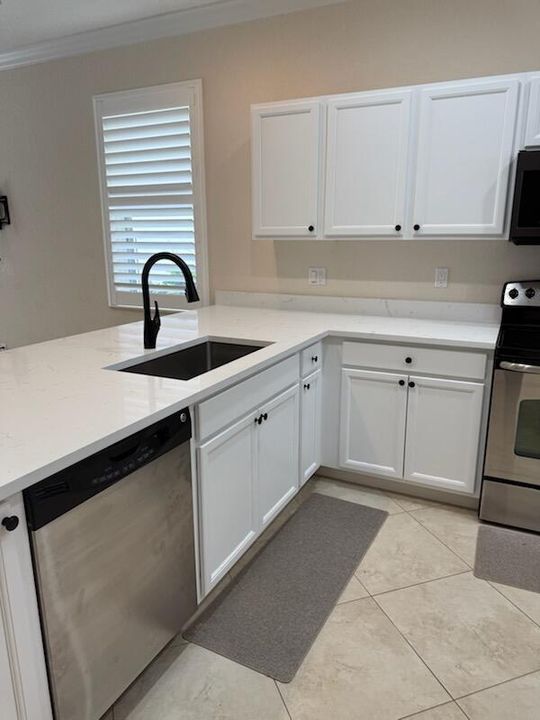 Под контрактом: $499,900 (3 спален, 2 ванн, 1774 Квадратных фут)