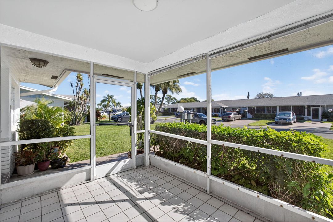 Active With Contract: $239,900 (2 beds, 2 baths, 1250 Square Feet)