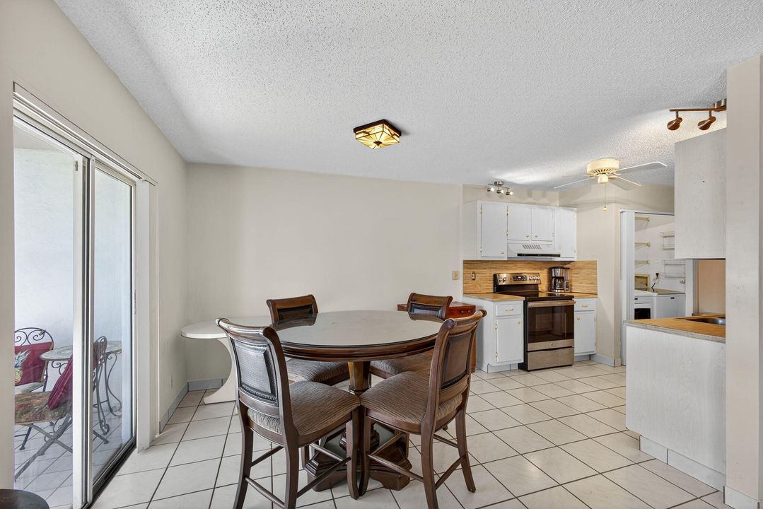 Active With Contract: $239,900 (2 beds, 2 baths, 1250 Square Feet)