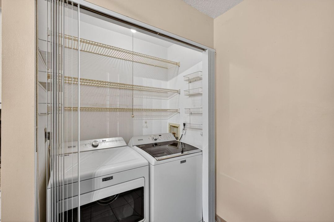 Active With Contract: $239,900 (2 beds, 2 baths, 1250 Square Feet)