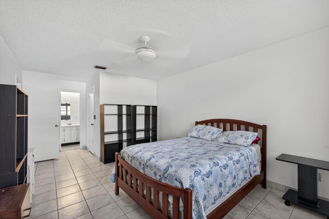 Active With Contract: $239,900 (2 beds, 2 baths, 1250 Square Feet)