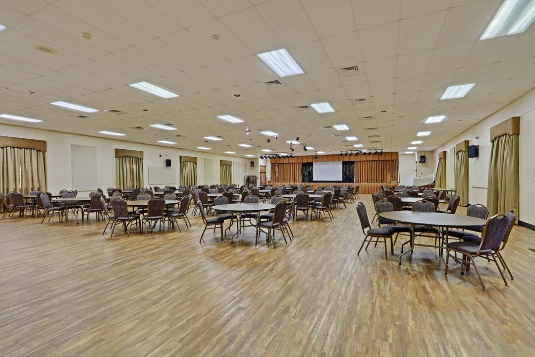 Active With Contract: $239,900 (2 beds, 2 baths, 1250 Square Feet)