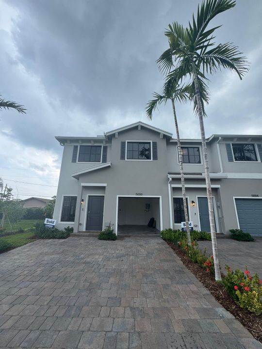 Recently Rented: $3,199 (4 beds, 2 baths, 1645 Square Feet)