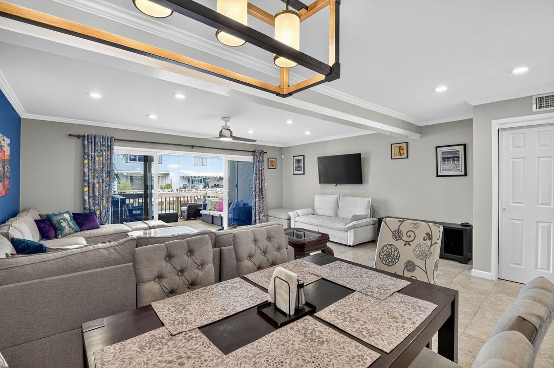 En Venta: $685,000 (2 camas, 2 baños, 1504 Pies cuadrados)