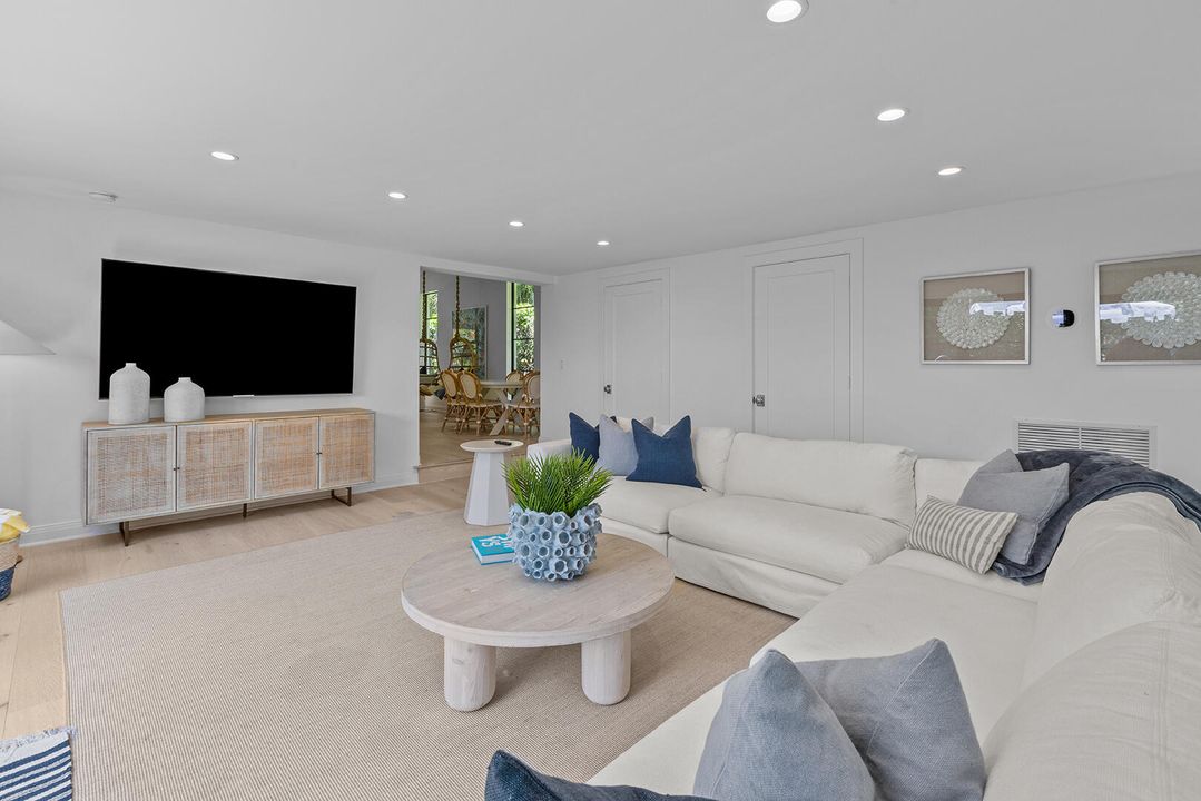 For Sale: $2,750,000 (3 beds, 3 baths, 2145 Square Feet)