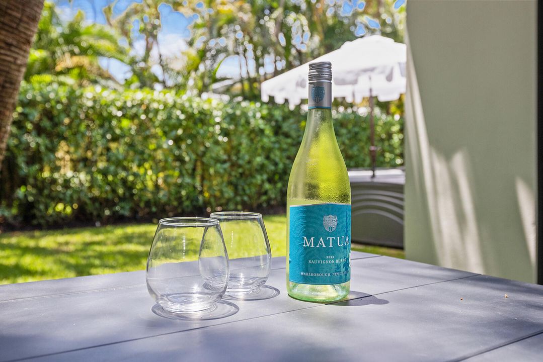 For Sale: $2,750,000 (3 beds, 3 baths, 2145 Square Feet)