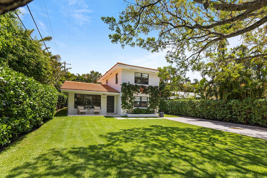 For Sale: $2,750,000 (3 beds, 3 baths, 2145 Square Feet)