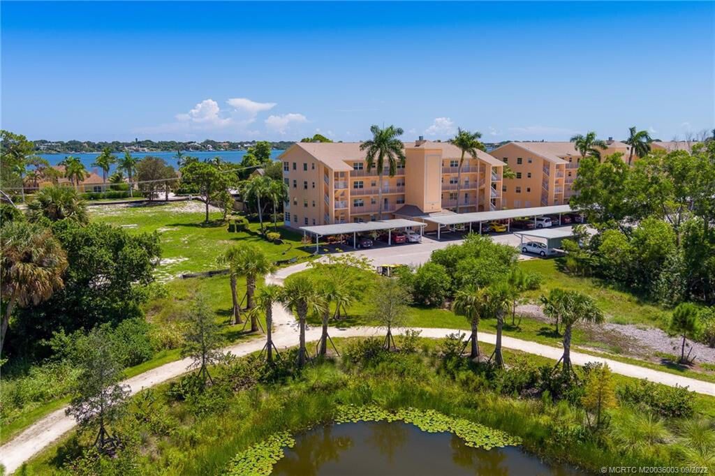 For Sale: $199,500 (2 beds, 2 baths, 1204 Square Feet)