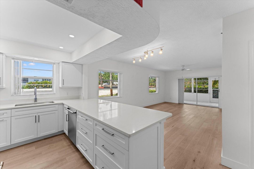 For Sale: $199,500 (2 beds, 2 baths, 1204 Square Feet)