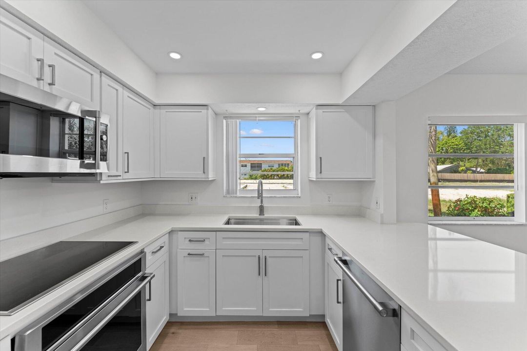 For Sale: $199,500 (2 beds, 2 baths, 1204 Square Feet)