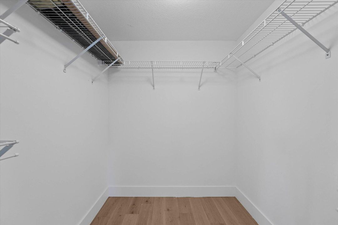 For Sale: $199,500 (2 beds, 2 baths, 1204 Square Feet)