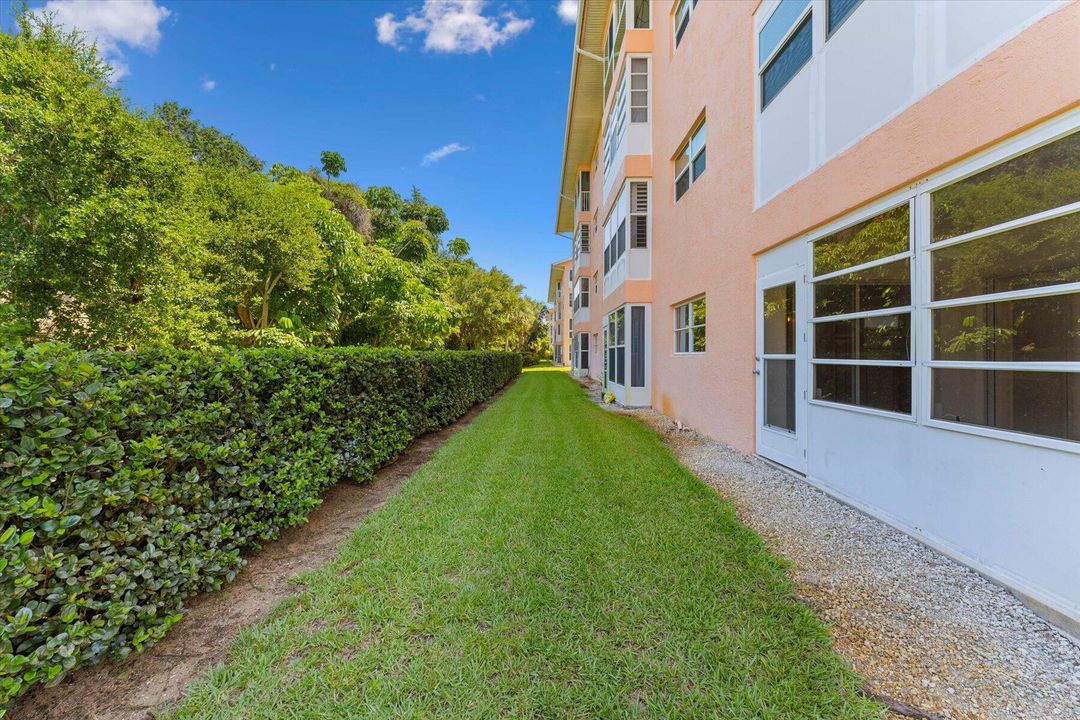 For Sale: $199,500 (2 beds, 2 baths, 1204 Square Feet)