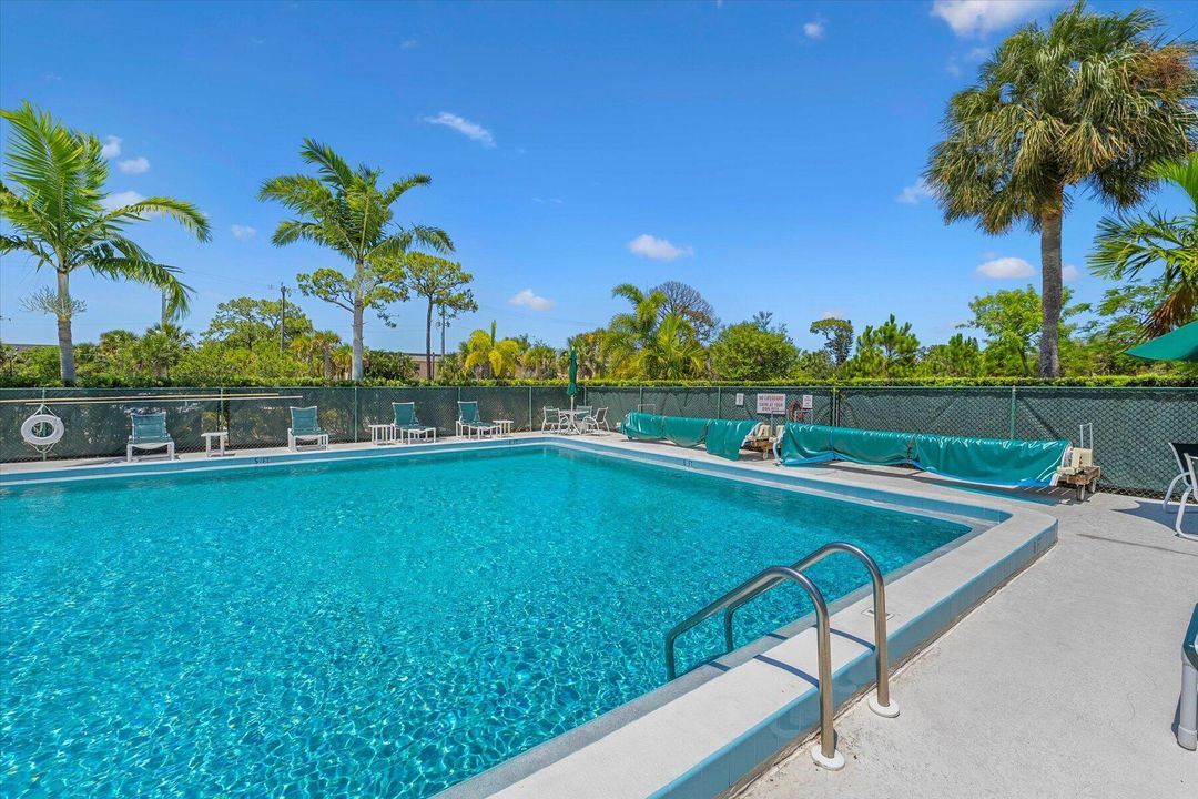 For Sale: $199,500 (2 beds, 2 baths, 1204 Square Feet)