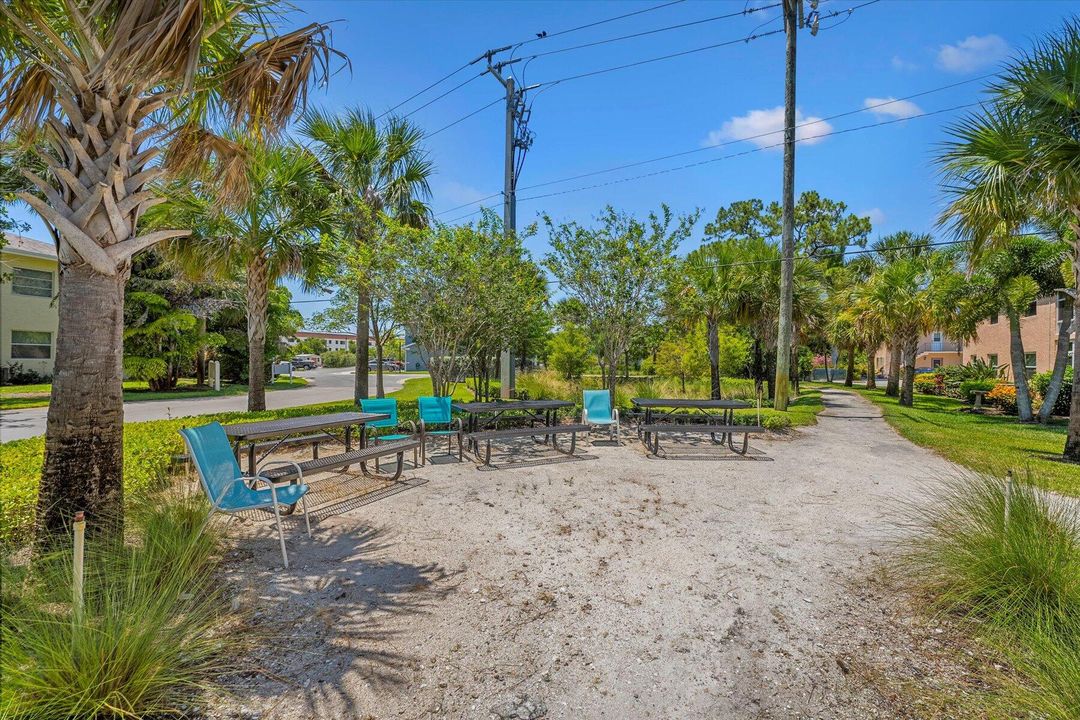 For Sale: $199,500 (2 beds, 2 baths, 1204 Square Feet)