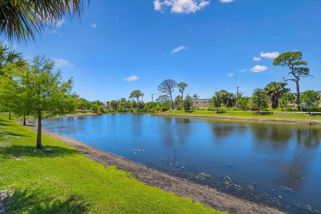 For Sale: $199,500 (2 beds, 2 baths, 1204 Square Feet)