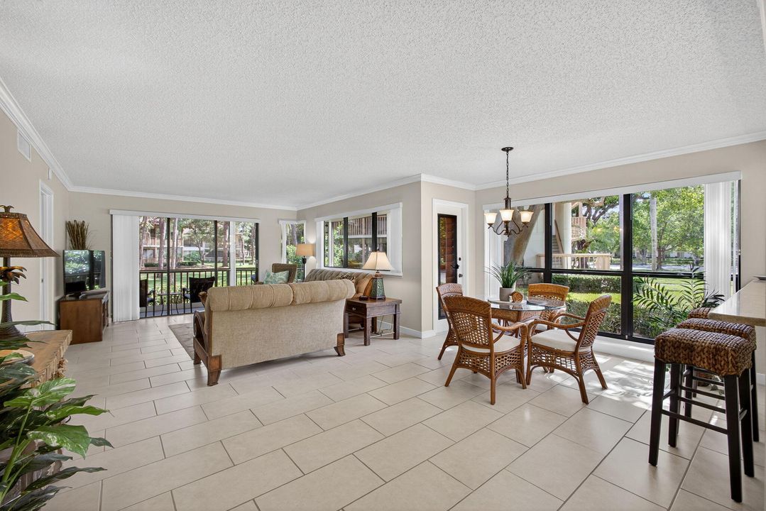 For Sale: $419,900 (2 beds, 2 baths, 1366 Square Feet)