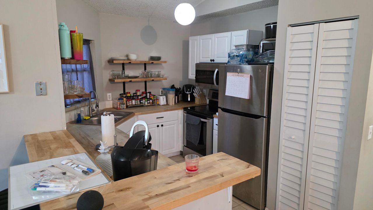 待售: $174,323 (2 贝兹, 2 浴室, 1005 平方英尺)