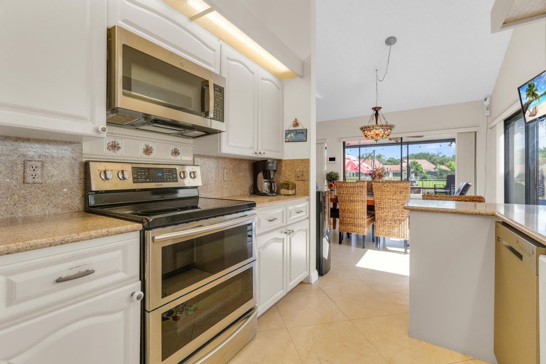 На продажу: $575,000 (3 спален, 2 ванн, 1945 Квадратных фут)