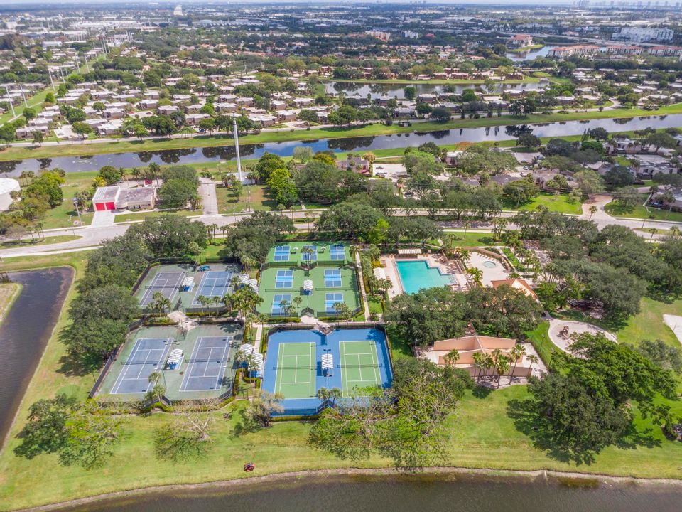 На продажу: $575,000 (3 спален, 2 ванн, 1945 Квадратных фут)