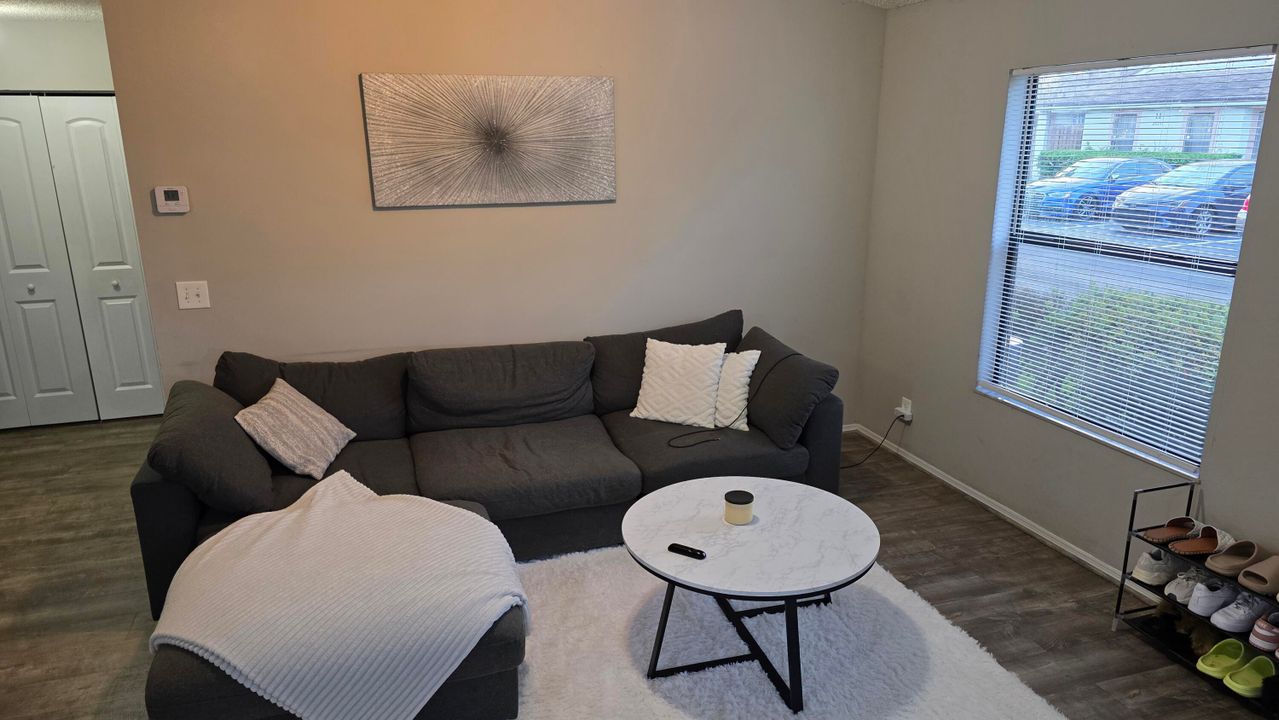 待售: $174,323 (2 贝兹, 2 浴室, 1005 平方英尺)