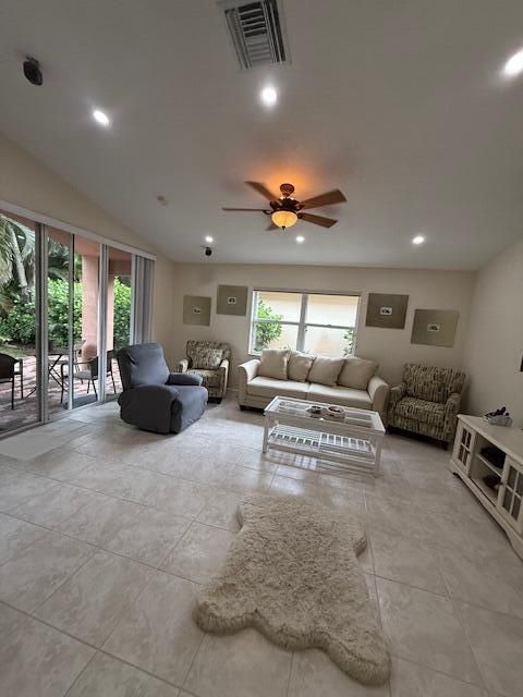 For Rent: $4,500 (3 beds, 2 baths, 1618 Square Feet)