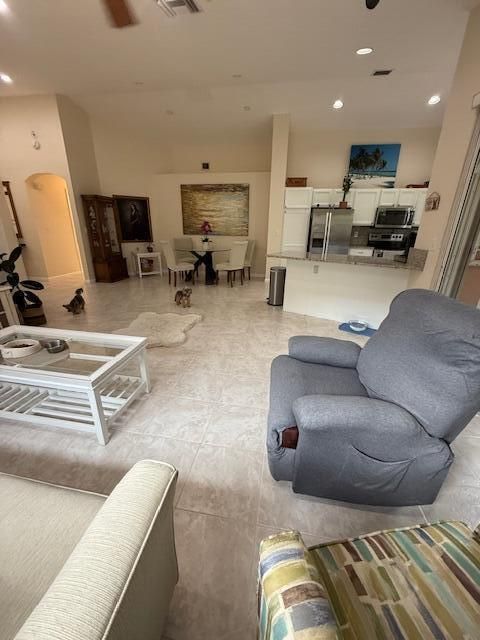 For Rent: $4,500 (3 beds, 2 baths, 1618 Square Feet)