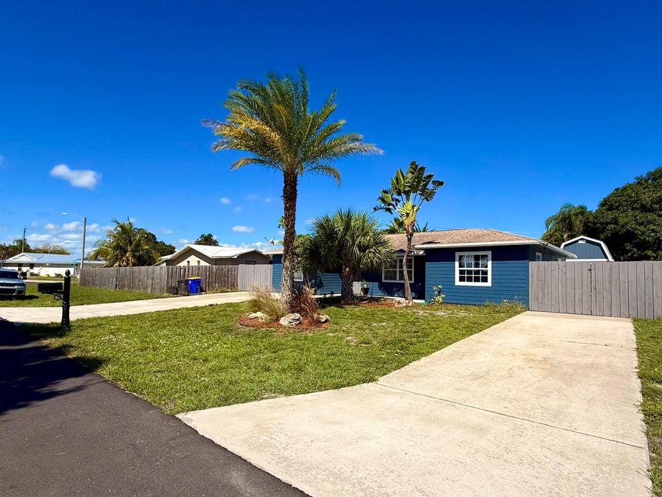 For Sale: $439,000 (4 beds, 2 baths, 1603 Square Feet)