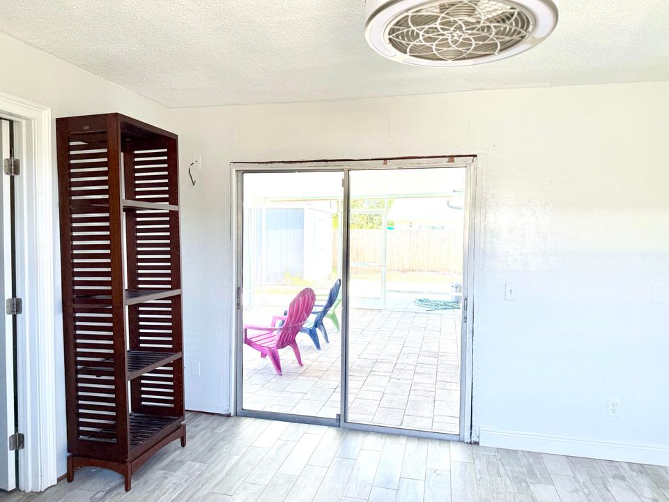 For Sale: $439,000 (4 beds, 2 baths, 1603 Square Feet)