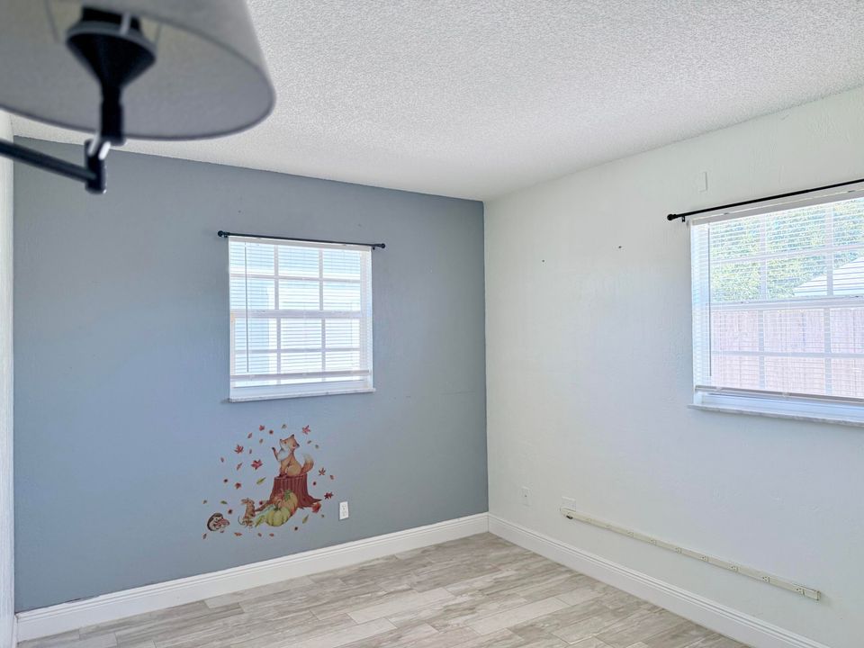 For Sale: $439,000 (4 beds, 2 baths, 1603 Square Feet)