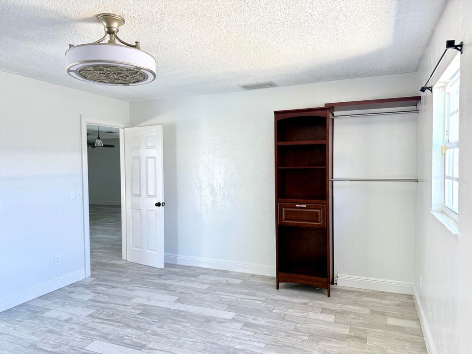 For Sale: $439,000 (4 beds, 2 baths, 1603 Square Feet)