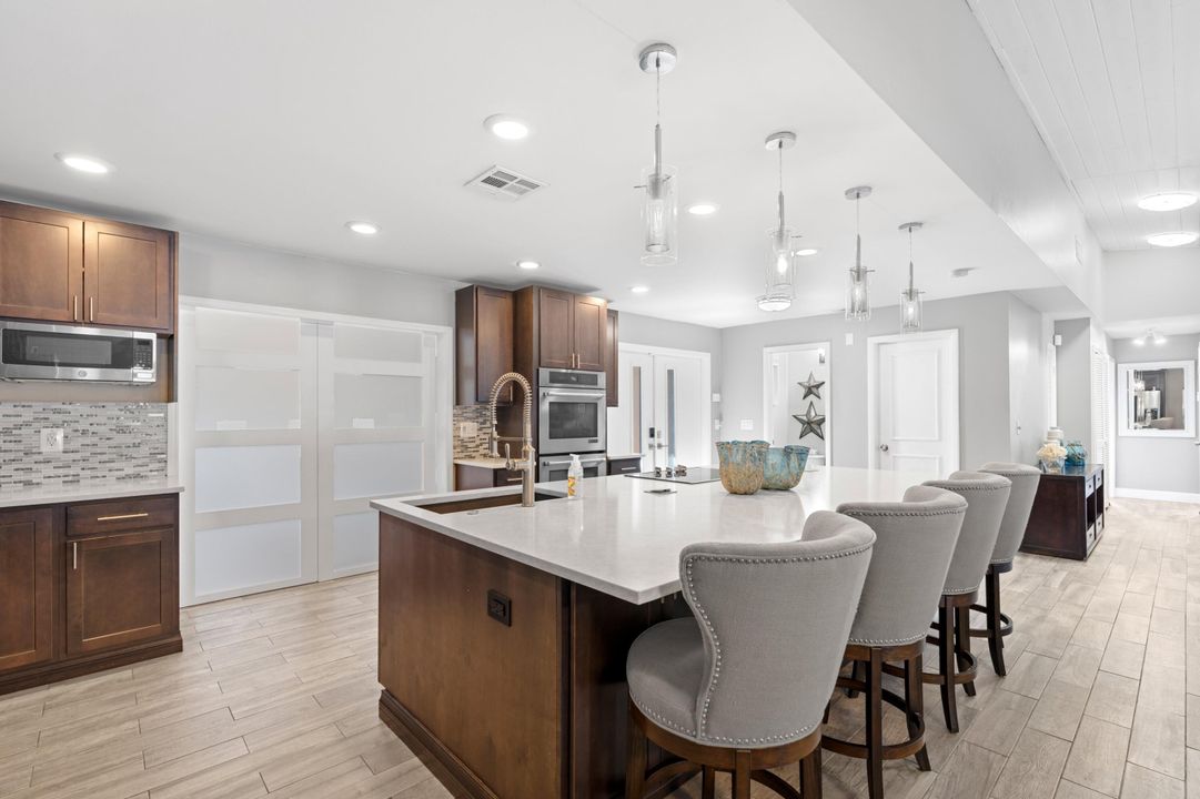 Activo con contrato: $949,000 (4 camas, 2 baños, 2062 Pies cuadrados)