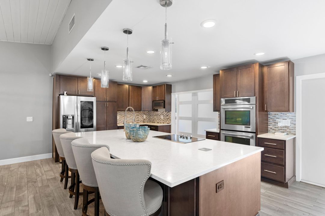 Activo con contrato: $949,000 (4 camas, 2 baños, 2062 Pies cuadrados)