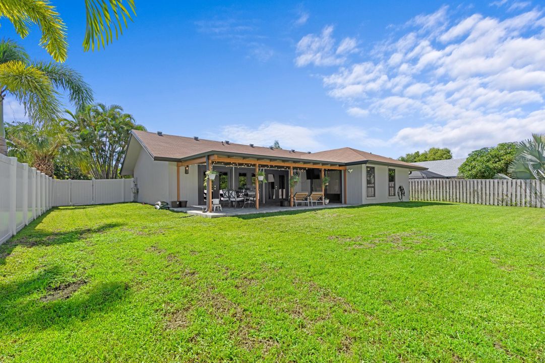 Activo con contrato: $949,000 (4 camas, 2 baños, 2062 Pies cuadrados)