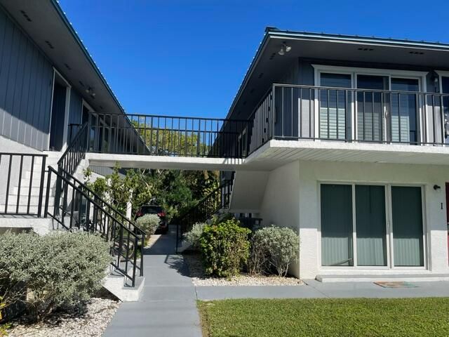 出租: $1,700 (2 贝兹, 2 浴室, 858 平方英尺)